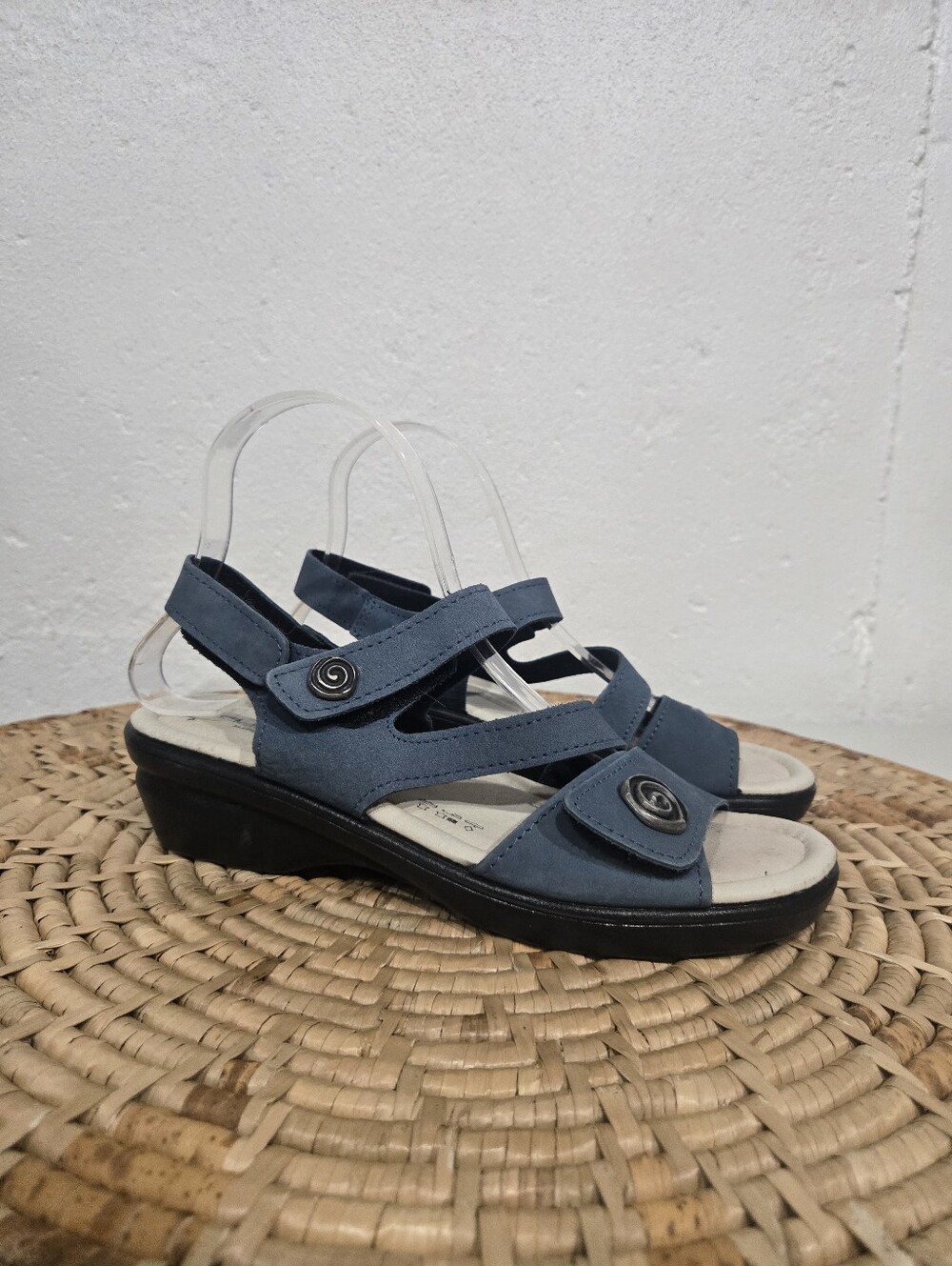 Flexus Spring Step Strappy Comfirt Sandals - Picture 2 of 8